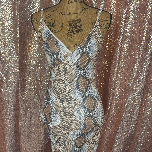Snake Print Body-con Dress - Picture 1 of 12